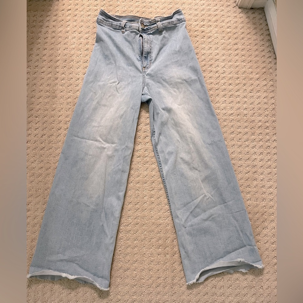Billabong Free-fall Jean! Super super comfortable and a little stretchy!